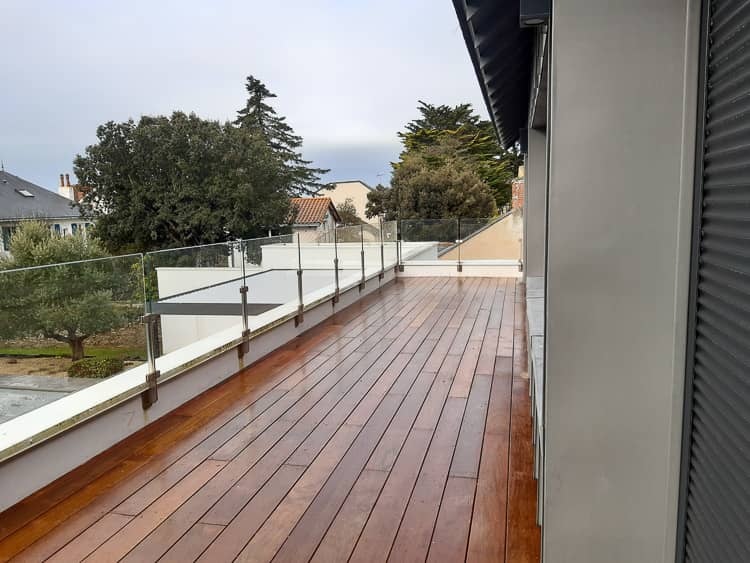 cote-et-jardins-pornic-balcon-terrasse-bois