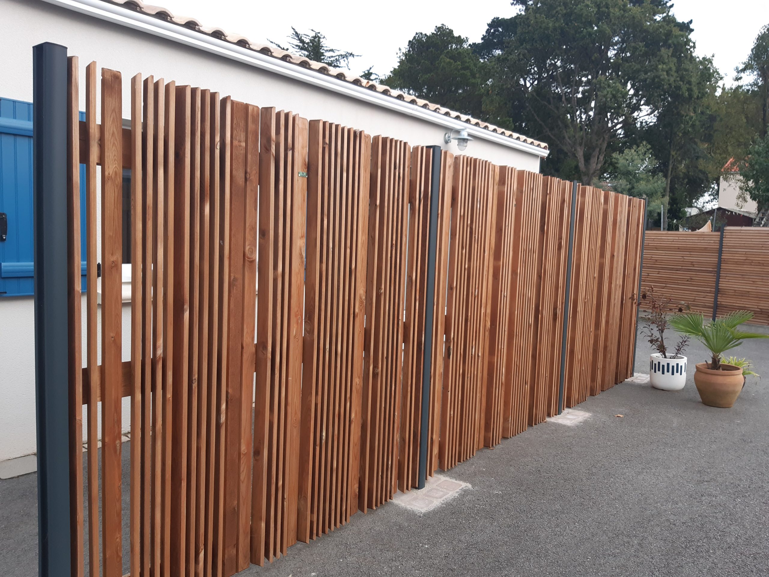 Brise vue bois poteaux aluminium