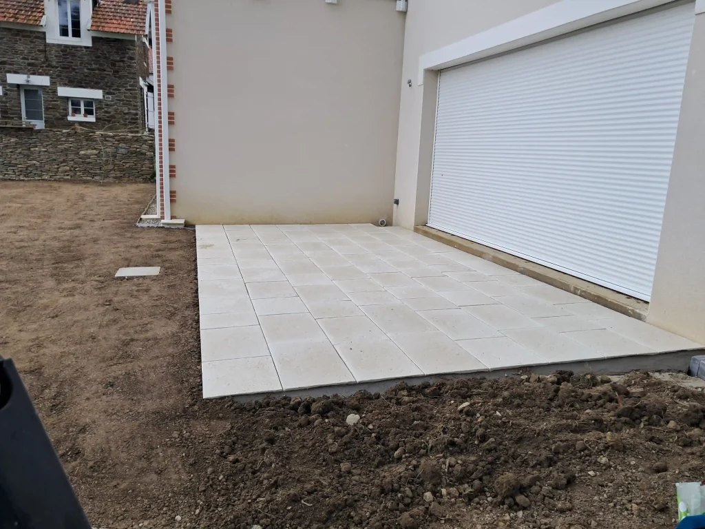 Terrasse-Dalles-vieillies-sur-sable-Pornic